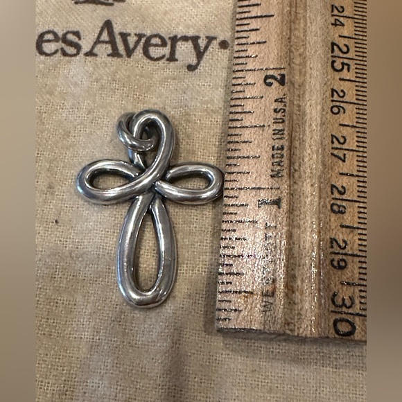 Retired James Avery Eternal Loop Cross Pendant - Picture 3 of 15